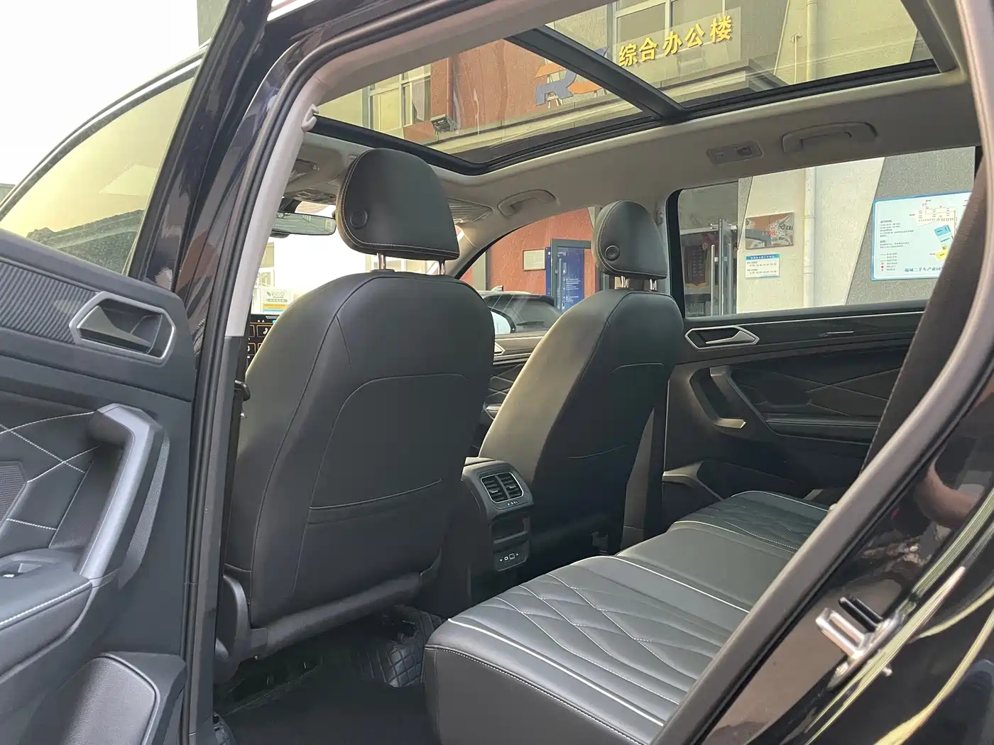 Volkswagen Tiguan L 2024 Outstanding 330TSI Auto 2WD R-Line Dragon Glory Edition фото 9