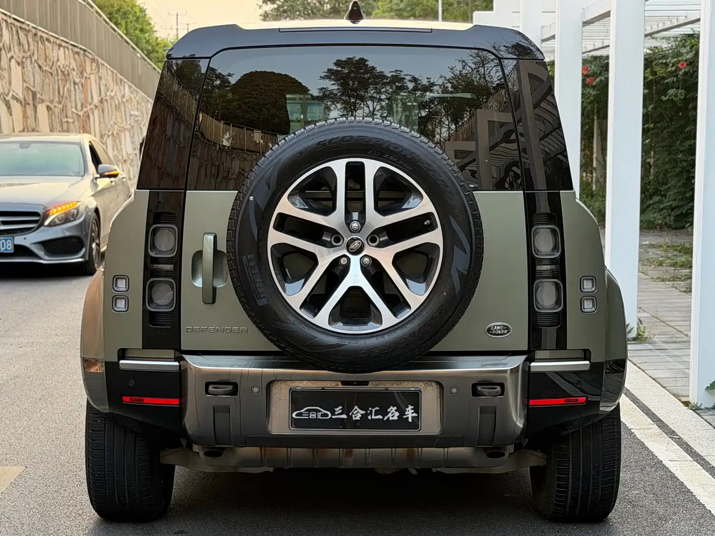 Фото 10 - Land Rover Defender