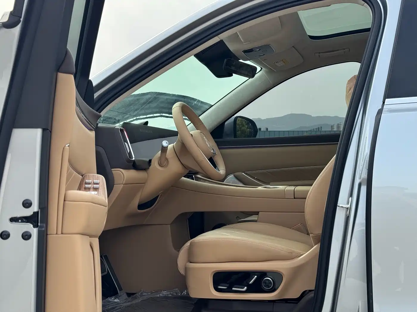 AITO Wenjie AITO M8 2025 Model Extended Range Ultra Edition 53.4kWh 5-Seater фото 5