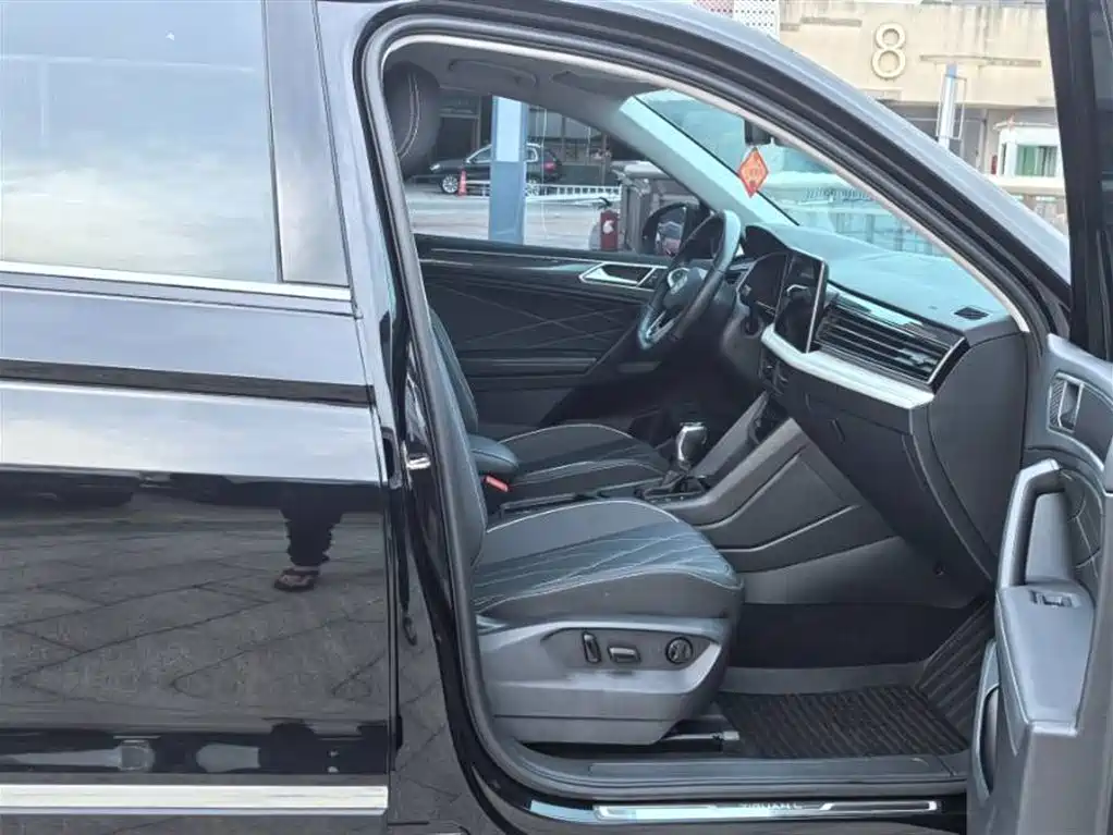 Volkswagen Tiguan L 2023 330TSI Auto 2WD R-Line Premium Edition фото 7