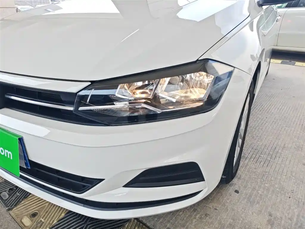 Volkswagen Polo 2019 Plus 1.5L Automatic Panorama Enjoyment Edition фото 24