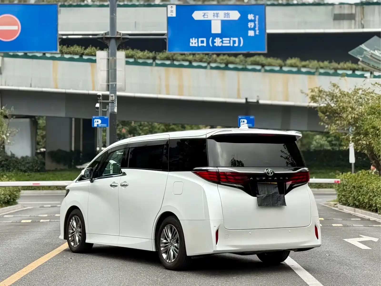 Фото 9 - Toyota Alphard