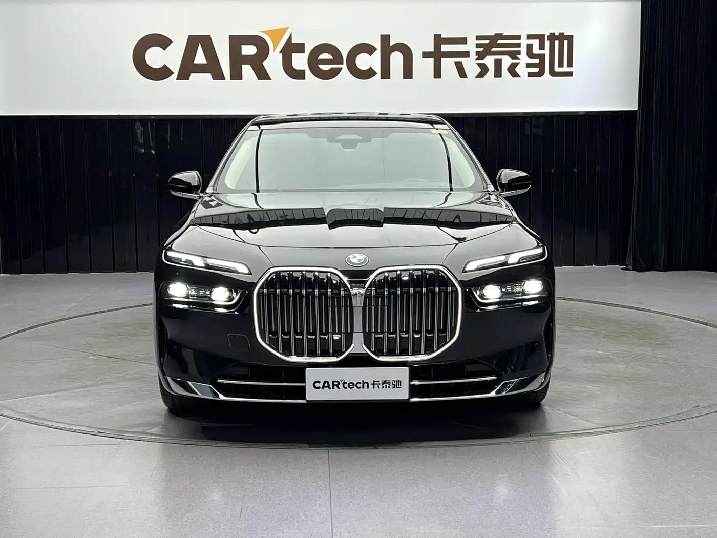 BMW 7 Series 2023 Model 735Li Luxury Package фото 2