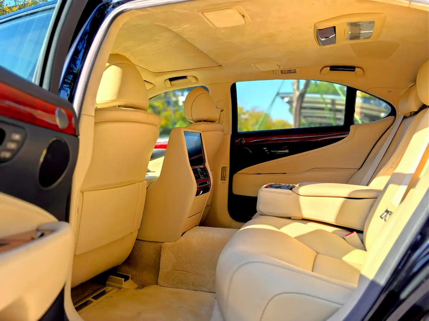 Lexus LS 2010 600hL фото 6