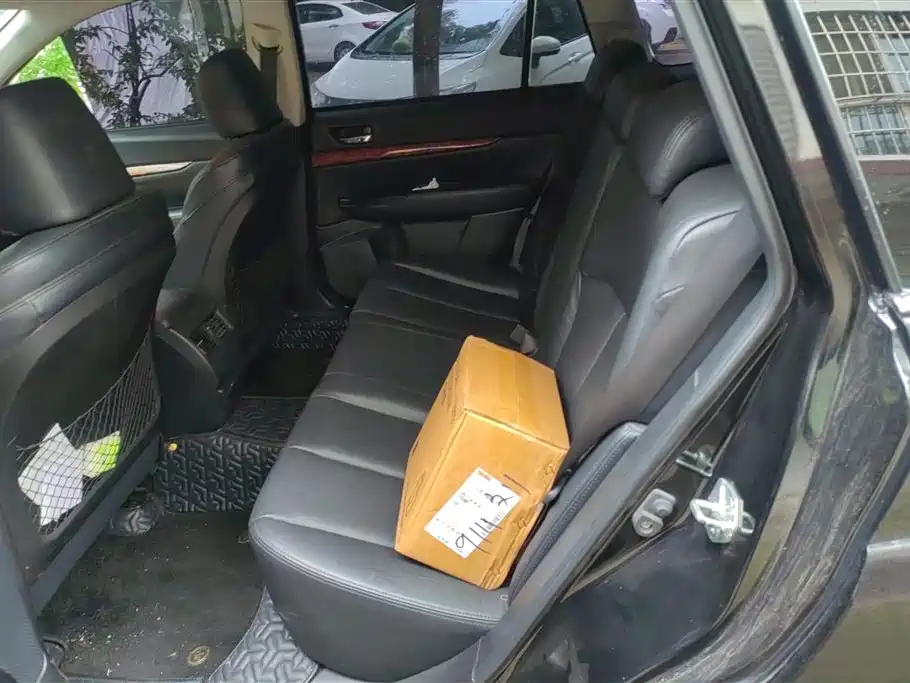 Subaru Outback 2011 2.5i Luxury Edition фото 11