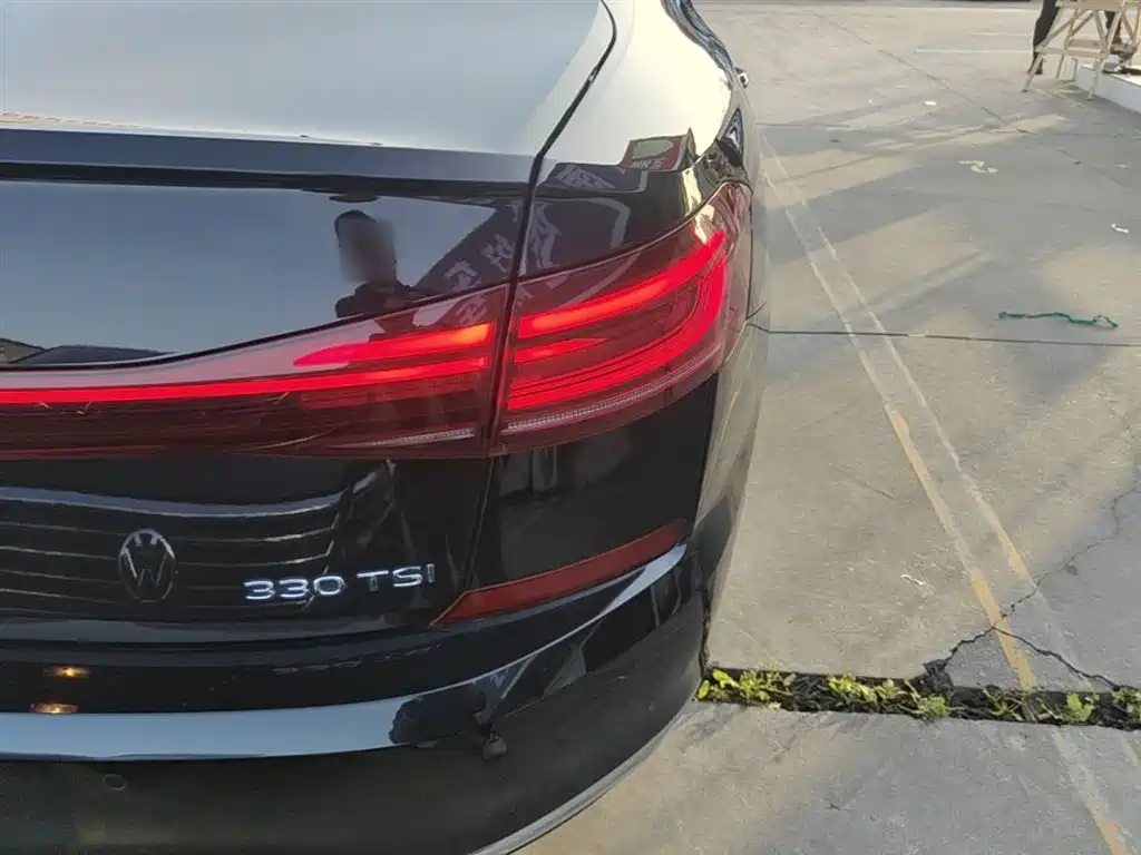 Volkswagen Passat 2022 330TSI Luxury Edition фото 8