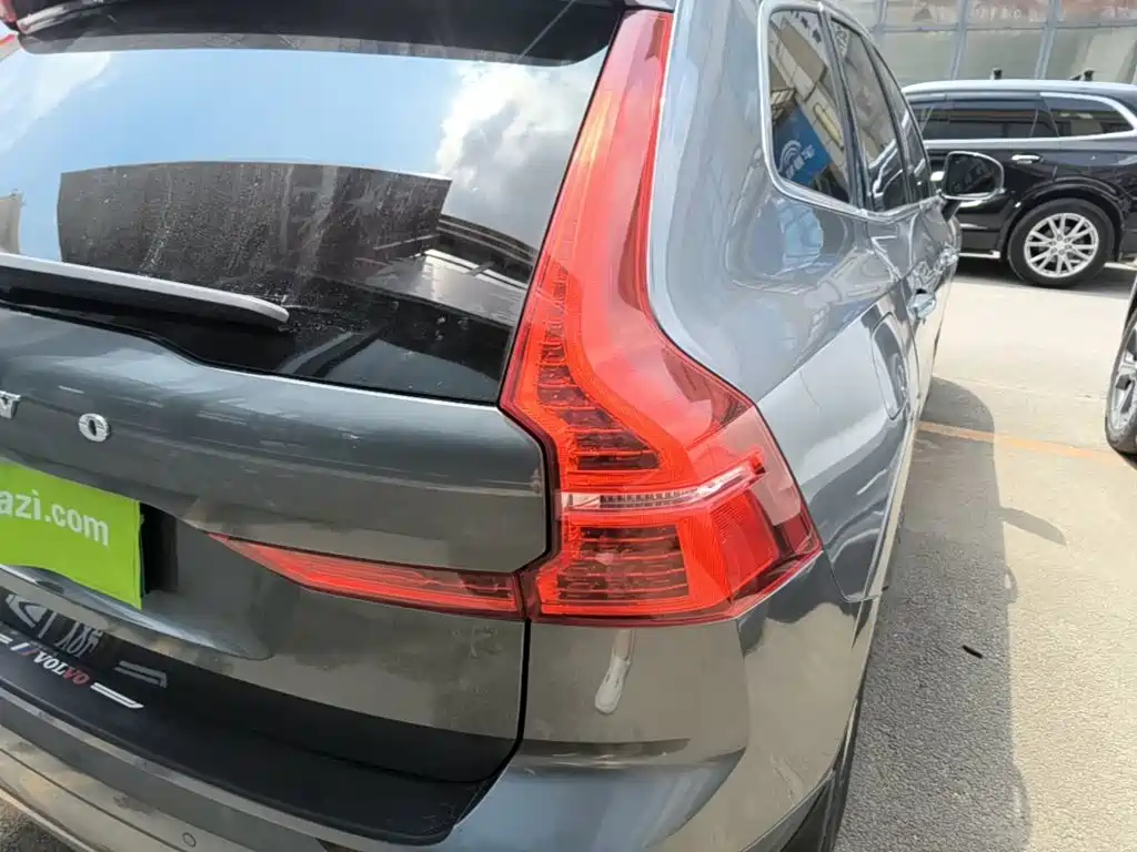 Фото 8 - Volvo XC60
