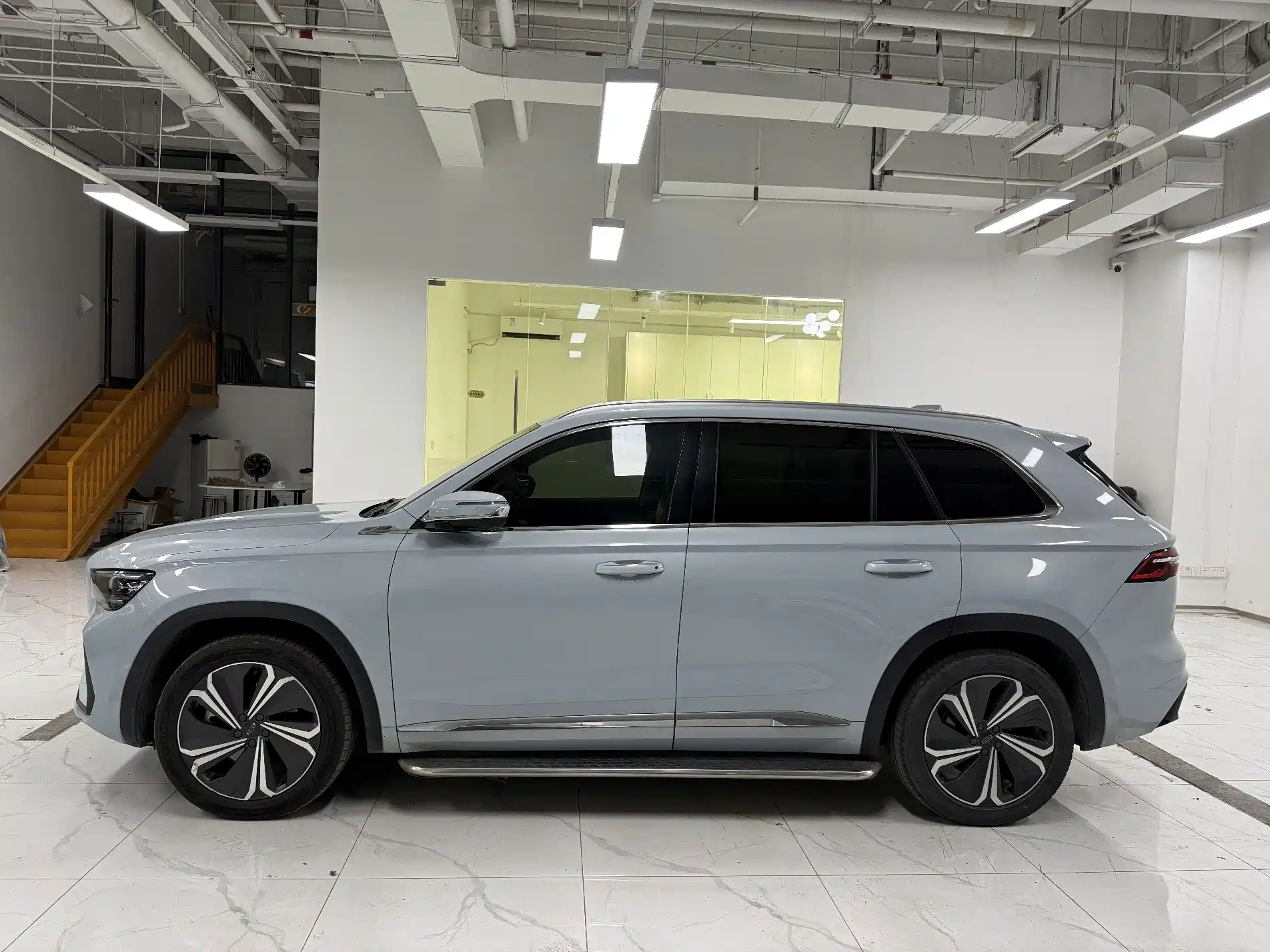 Фото 3 - Geely Monjaro