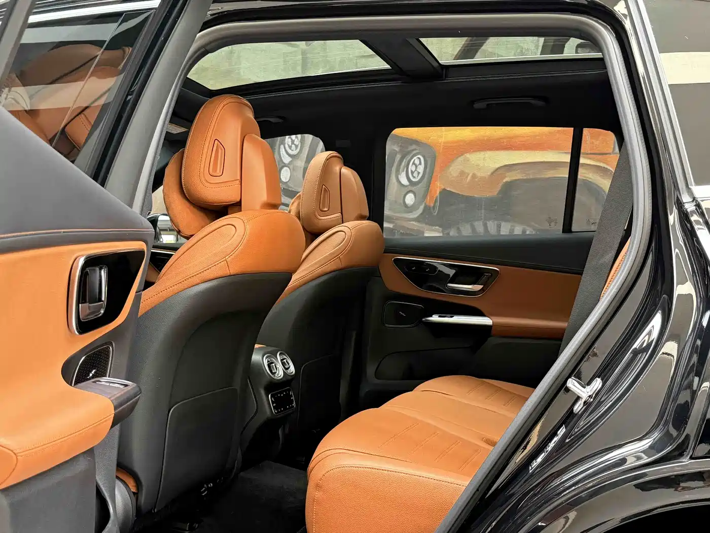 Mercedes-Benz GLC 2023 Facelift GLC 260 L 4MATIC Luxury 7-Seater фото 9