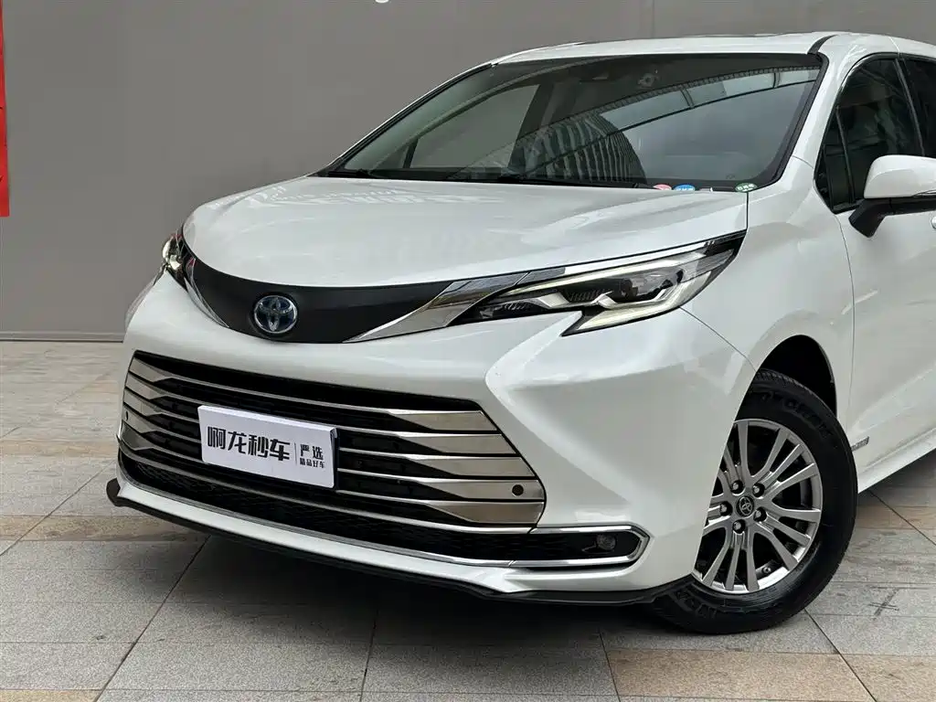 Toyota Sienna 2021 2.5L Hybrid Comfort Edition фото 3