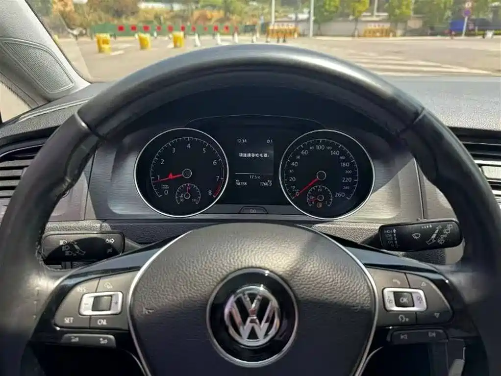 Volkswagen Golf 2016 230TSI Automatic Luxury фото 8