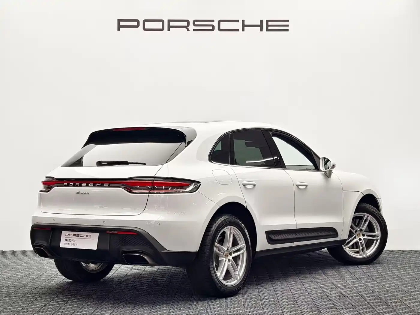 PORSCHE MACAN