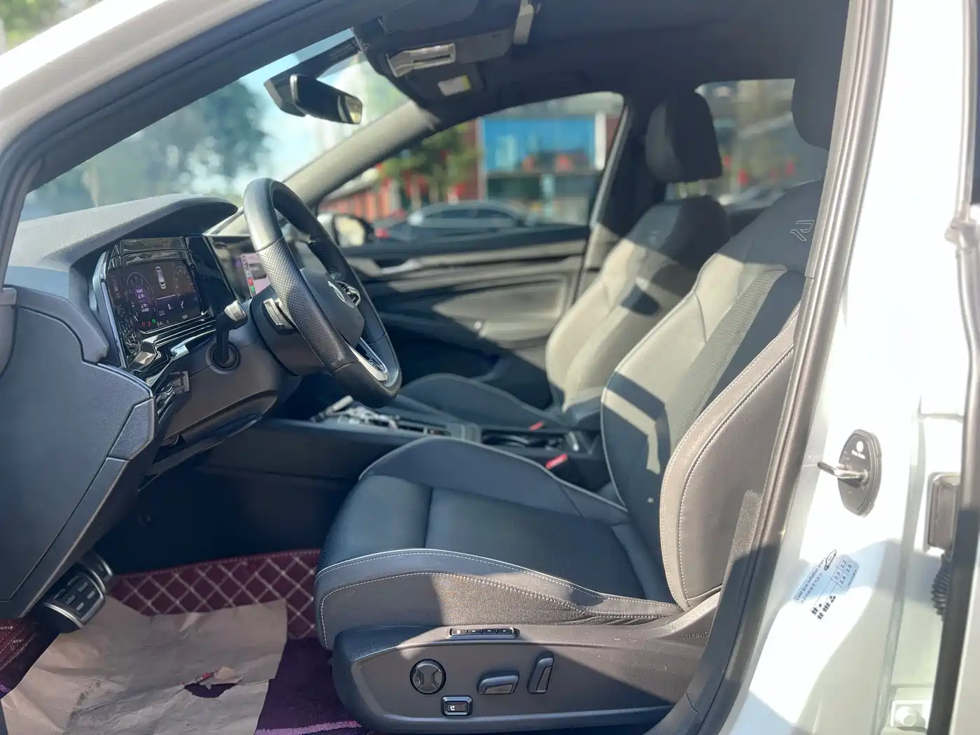 Volkswagen Golf 2023 Model 280TSI DSG R-Line фото 6