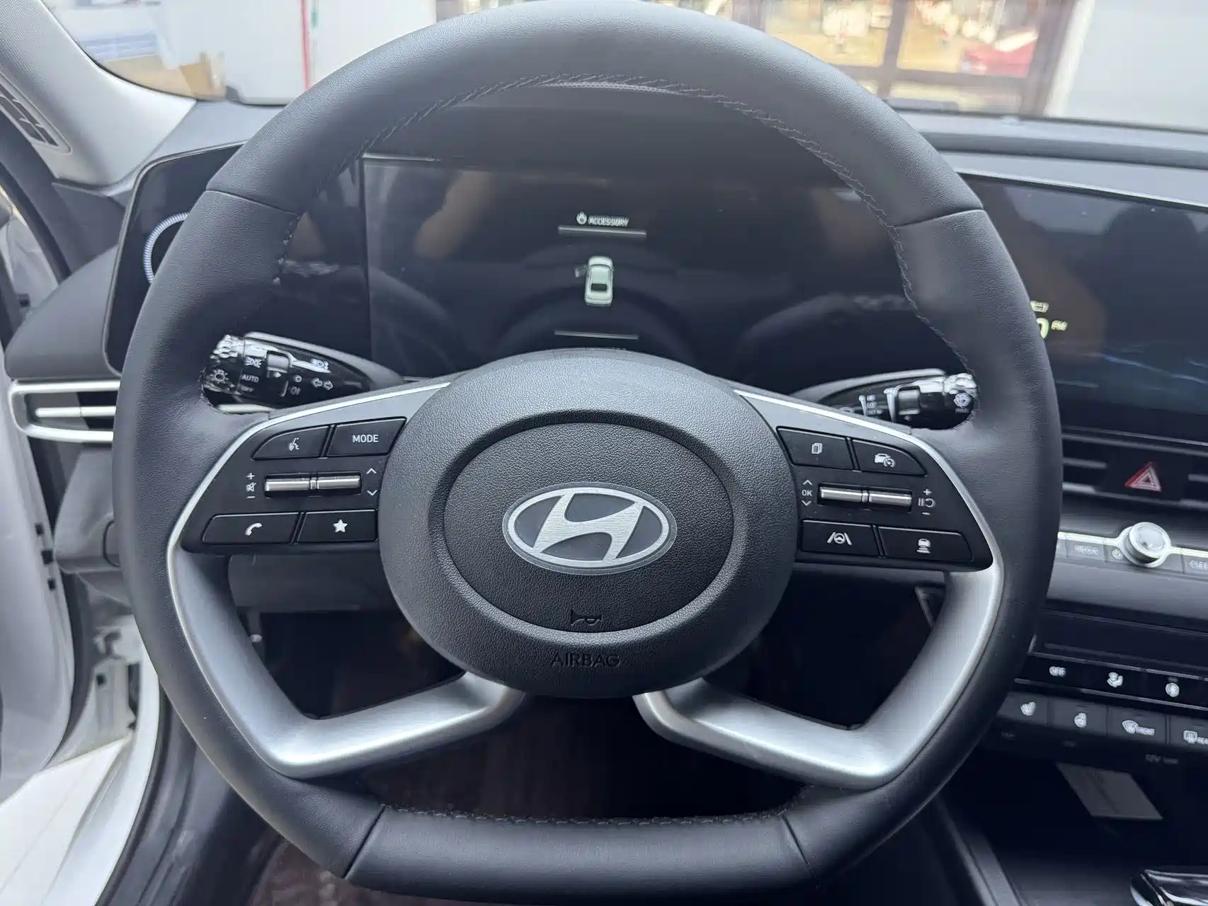 Photo 12 - Hyundai Elantra