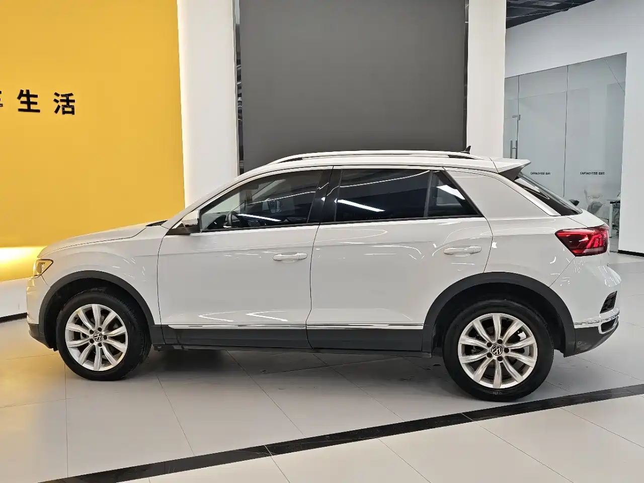 VOLKSWAGEN T-ROC EXPLORING SONGS