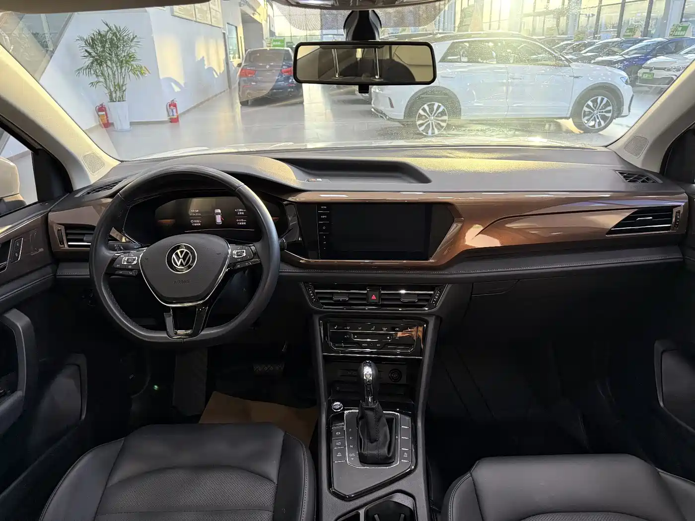 Volkswagen Tharu 2022 280TSI FWD Luxury Edition фото 12