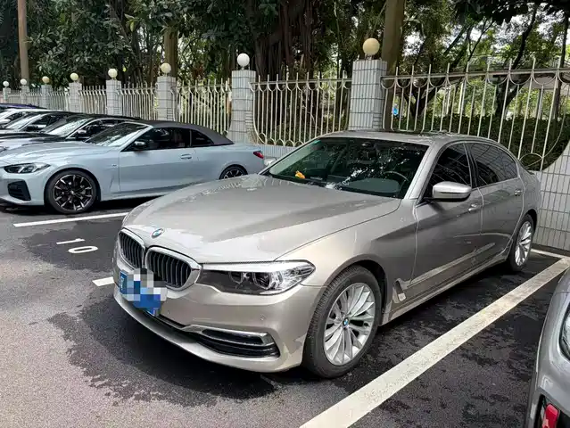 BMW 5 Series 2019 525Li Luxury Package — фото 1