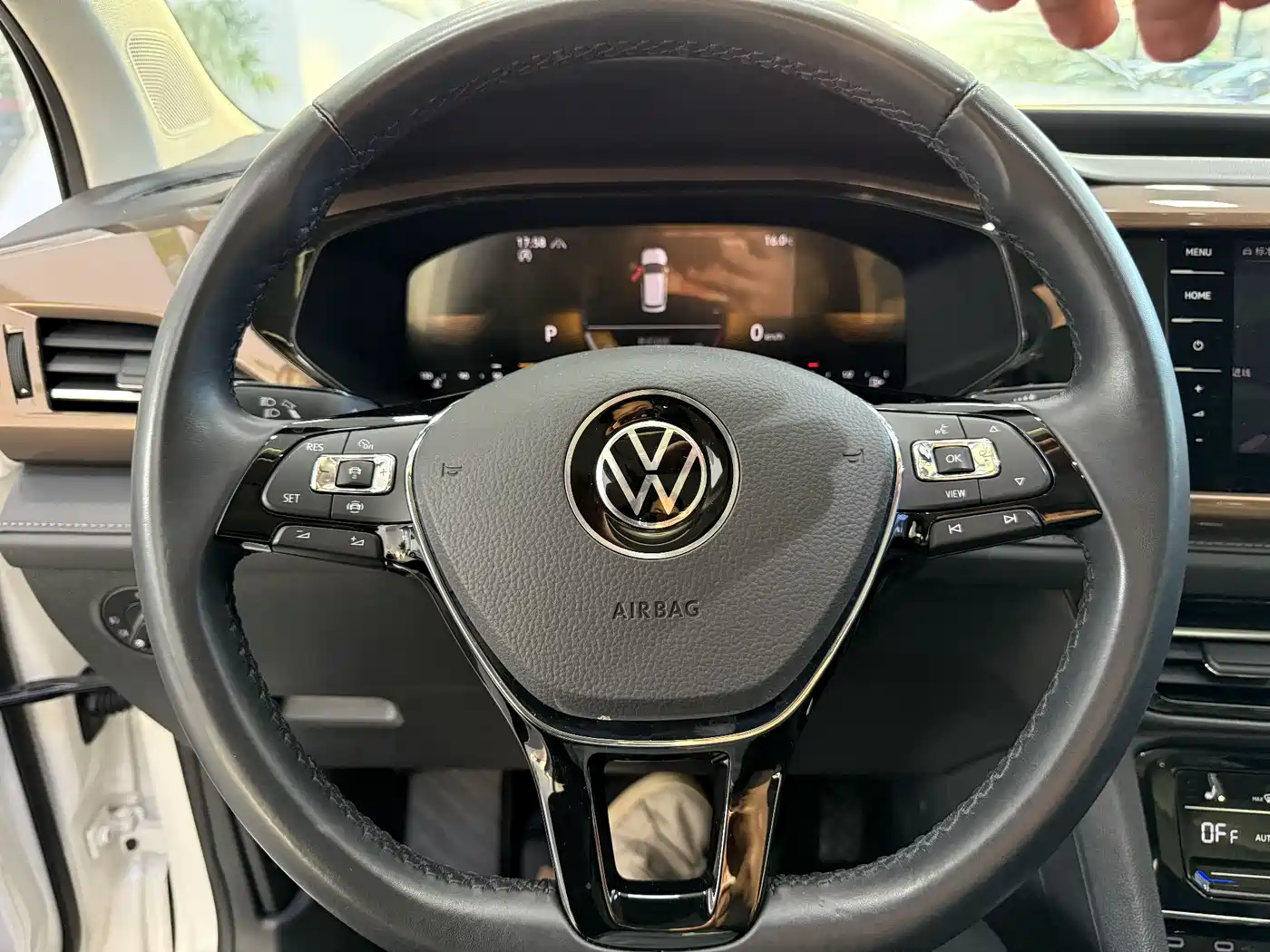 Volkswagen Tharu 2022 280TSI FWD Luxury Edition фото 9
