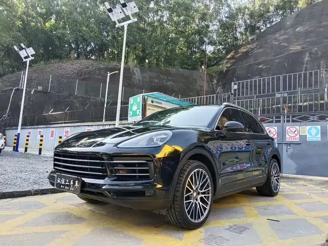 PORSCHE CAYENNE