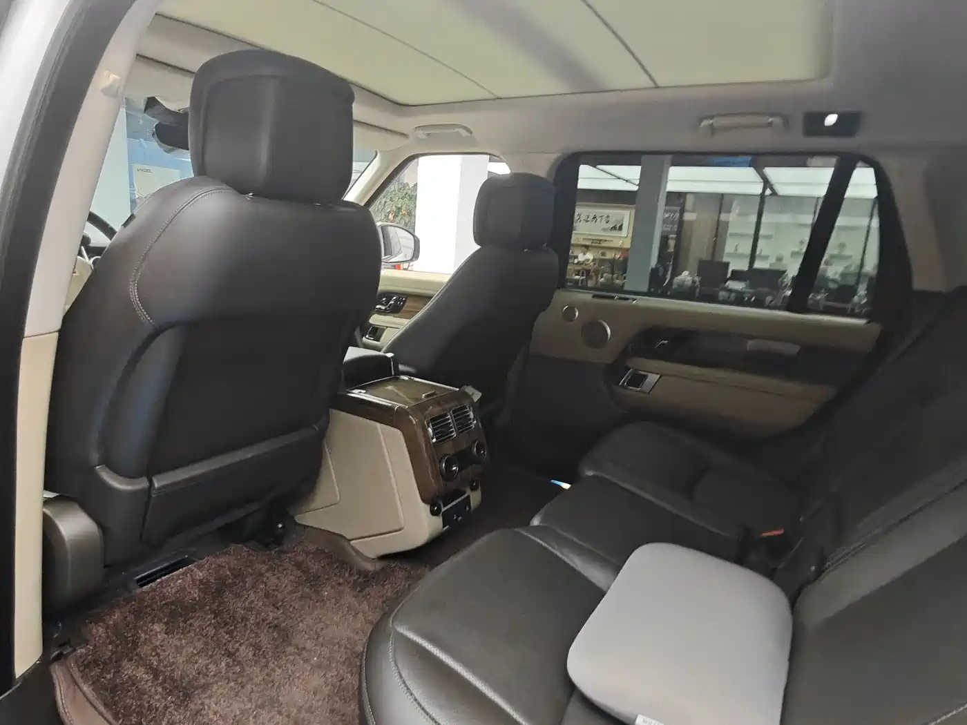 Land Rover Range Rover 2018 3.0 SC V6 Vogue SE Genesis Extended Edition фото 18