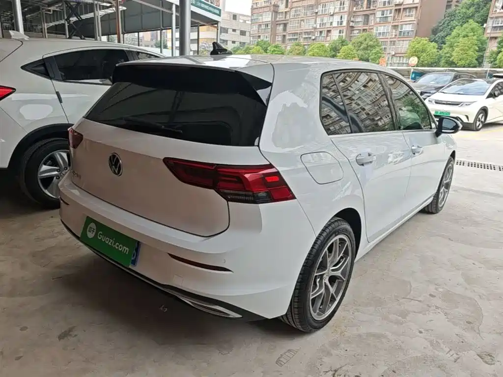VOLKSWAGEN GOLF