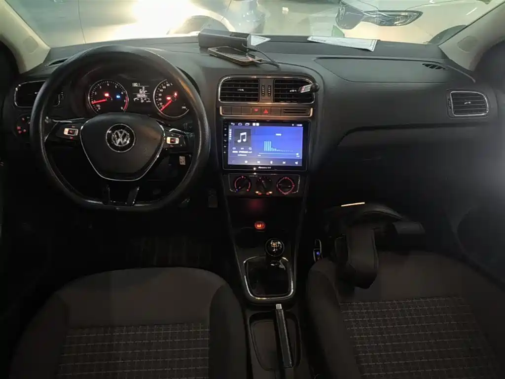 Volkswagen Polo 2016 1.6L Manual Comfort фото 10