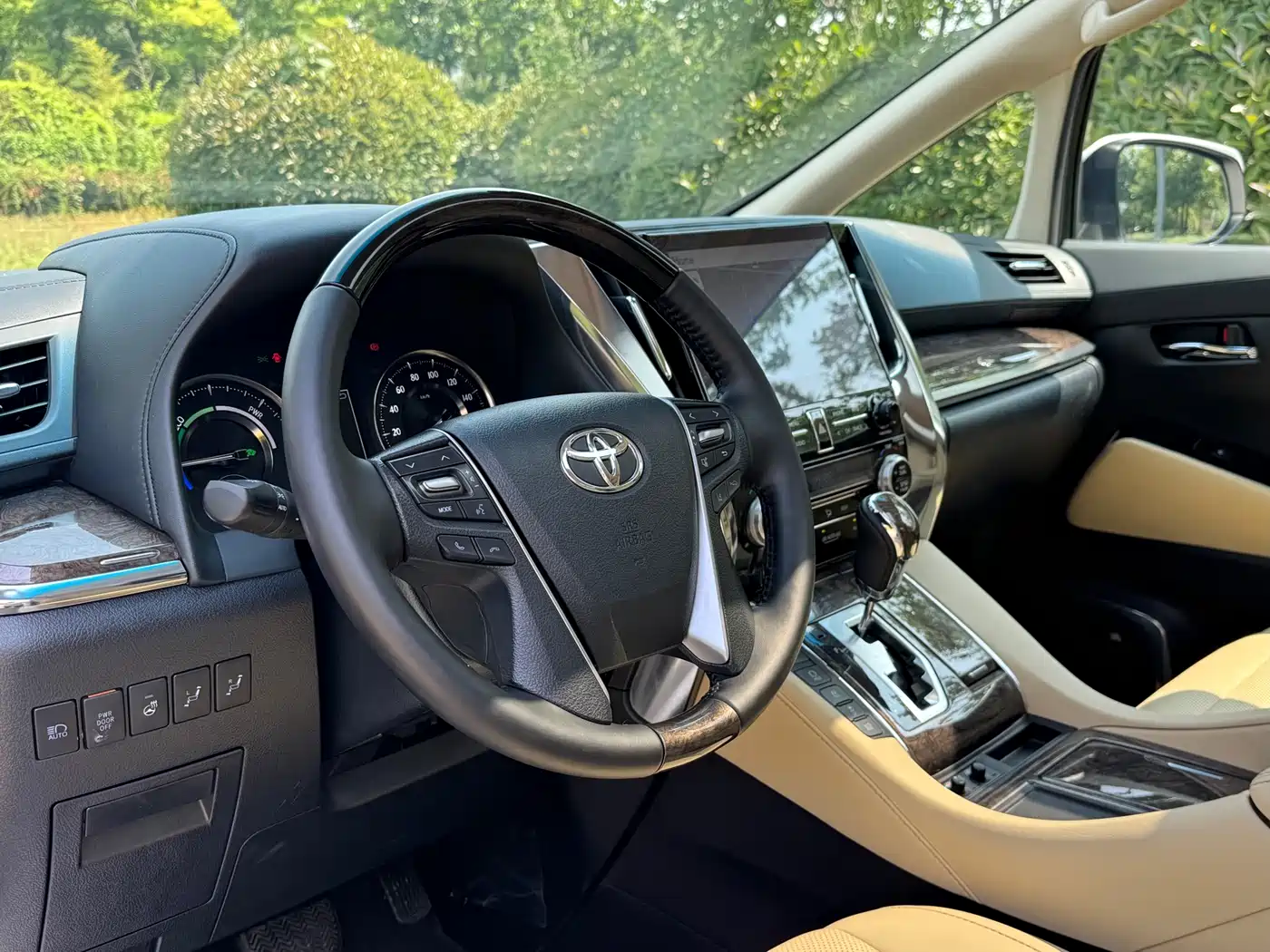 Toyota Alphard 2021 Hybrid 2.5L Premium фото 7