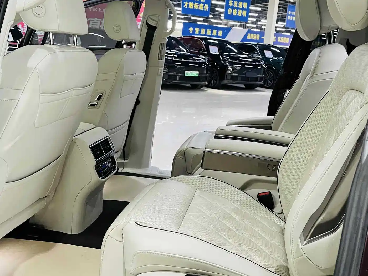 Volkswagen Viloran 2022 380TSI Premium Edition фото 9