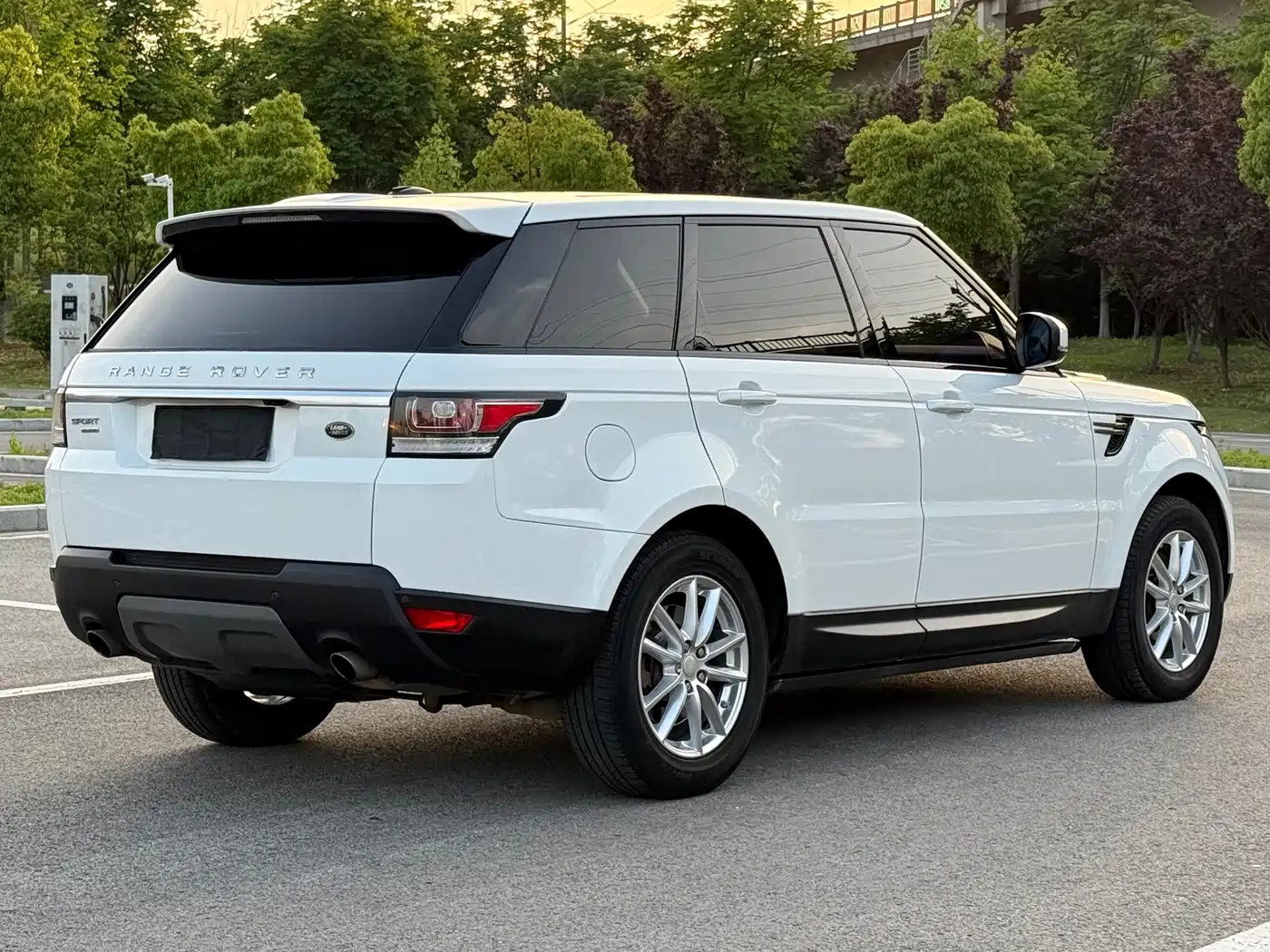 Land Rover Range Rover Sport 2016 Model 3.0 SC V6 SE фото 4