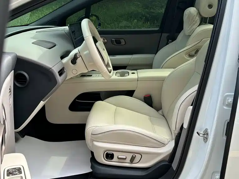 Li Auto i6 2026 2025 2WD Base Model