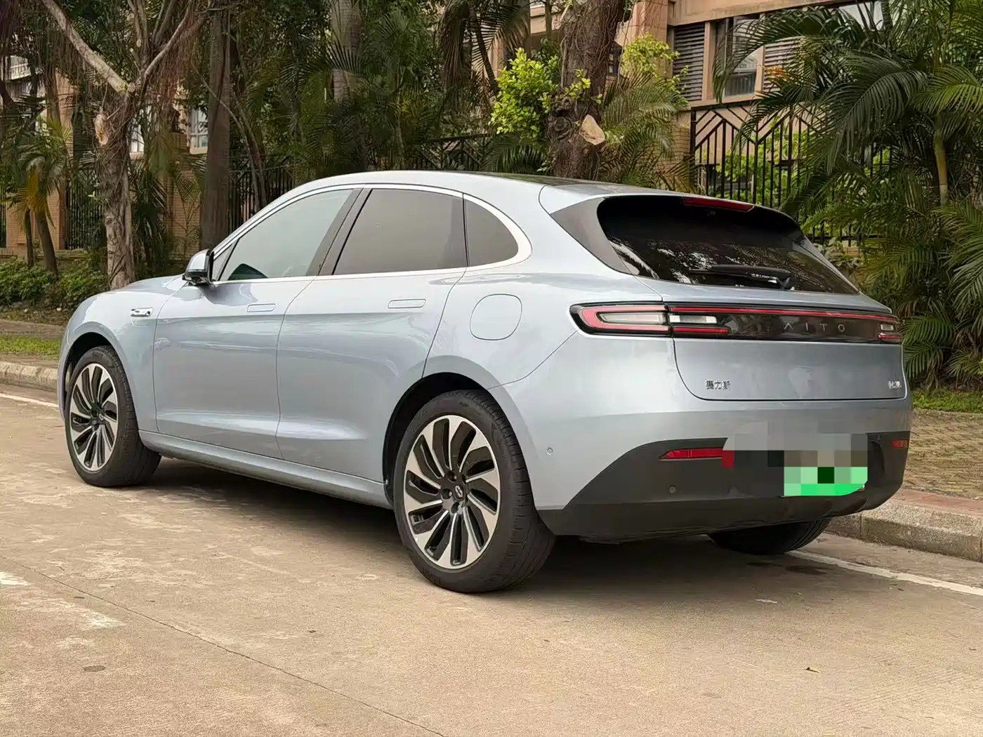 AITO Wenjie AITO M5 2023 Extended Range AWD Smart Drive Edition фото 5
