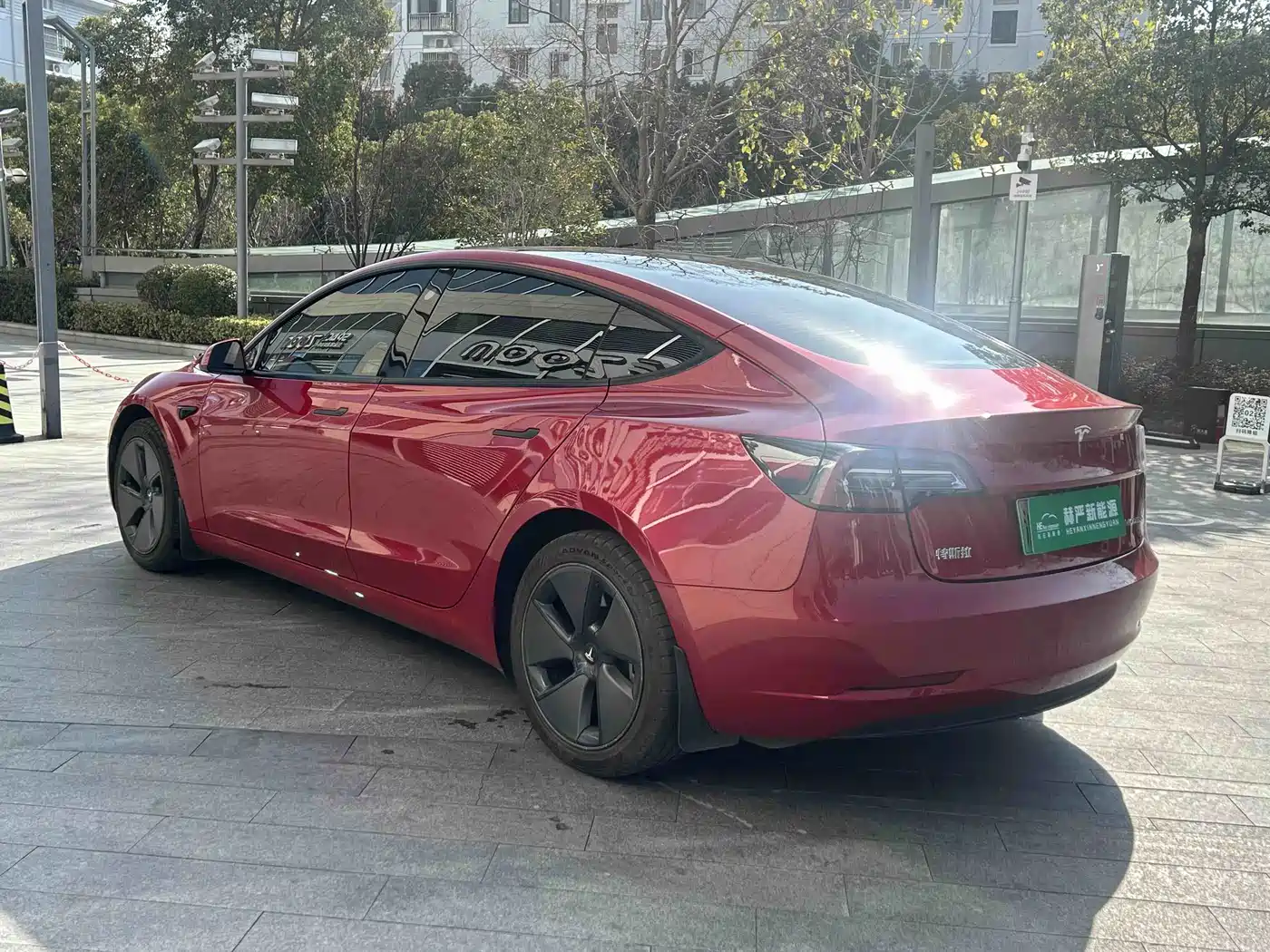 TESLA MODEL 3
