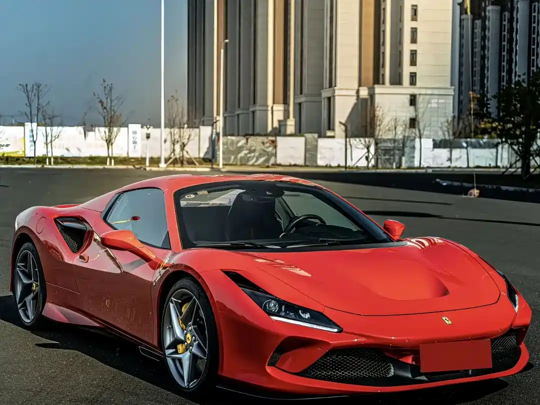 Фото 3 - Ferrari F8