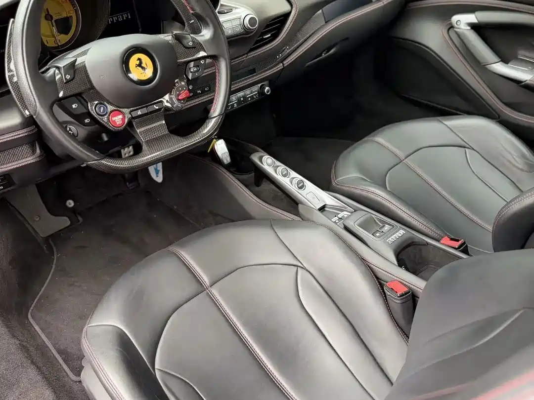 Фото 9 - Ferrari F8