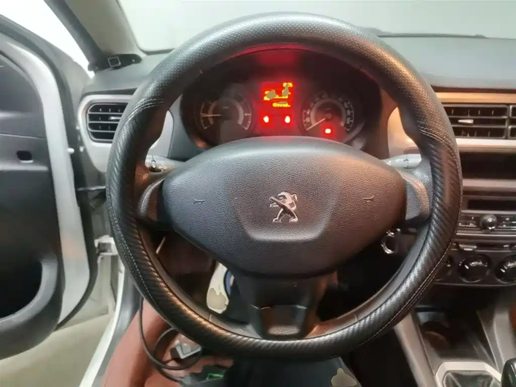 Peugeot 301 2014 1.6L Manual Comfort Edition фото 11