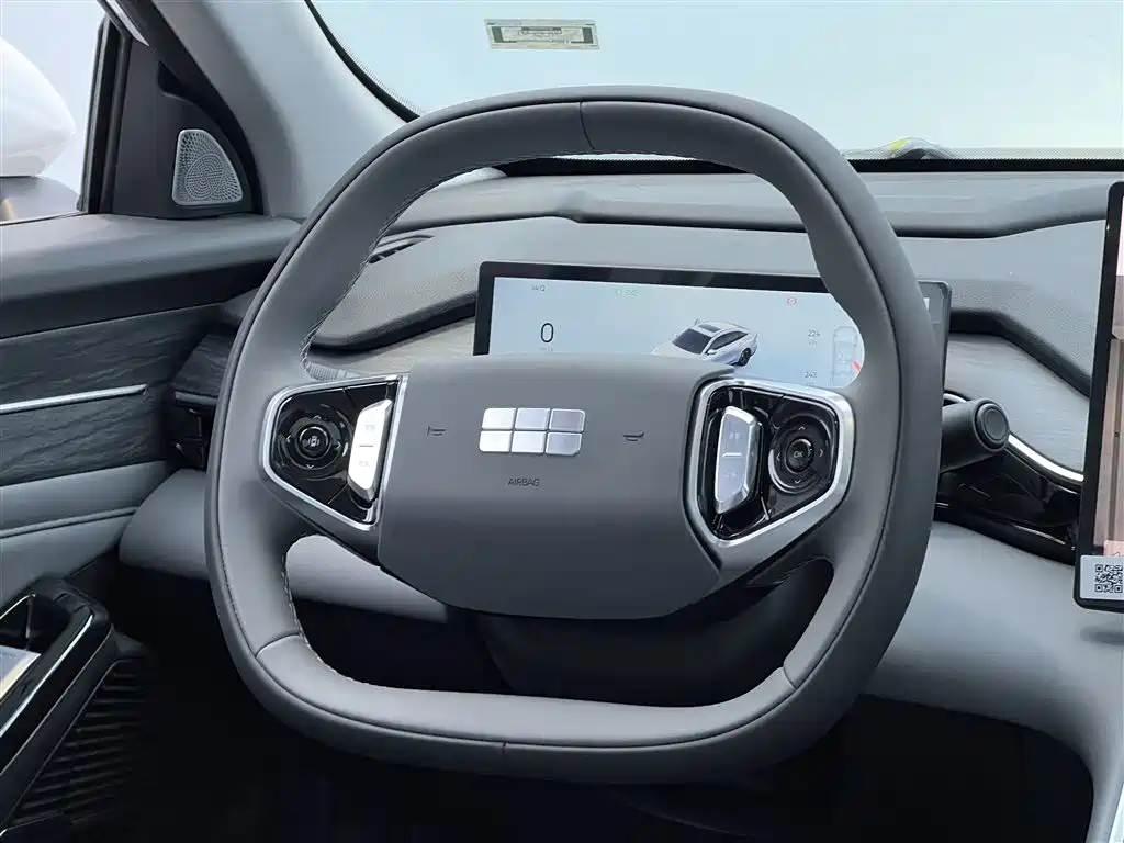 Geely Galaxy Galaxy L6 2025 EM-i 140km Explorer+ Edition фото 13