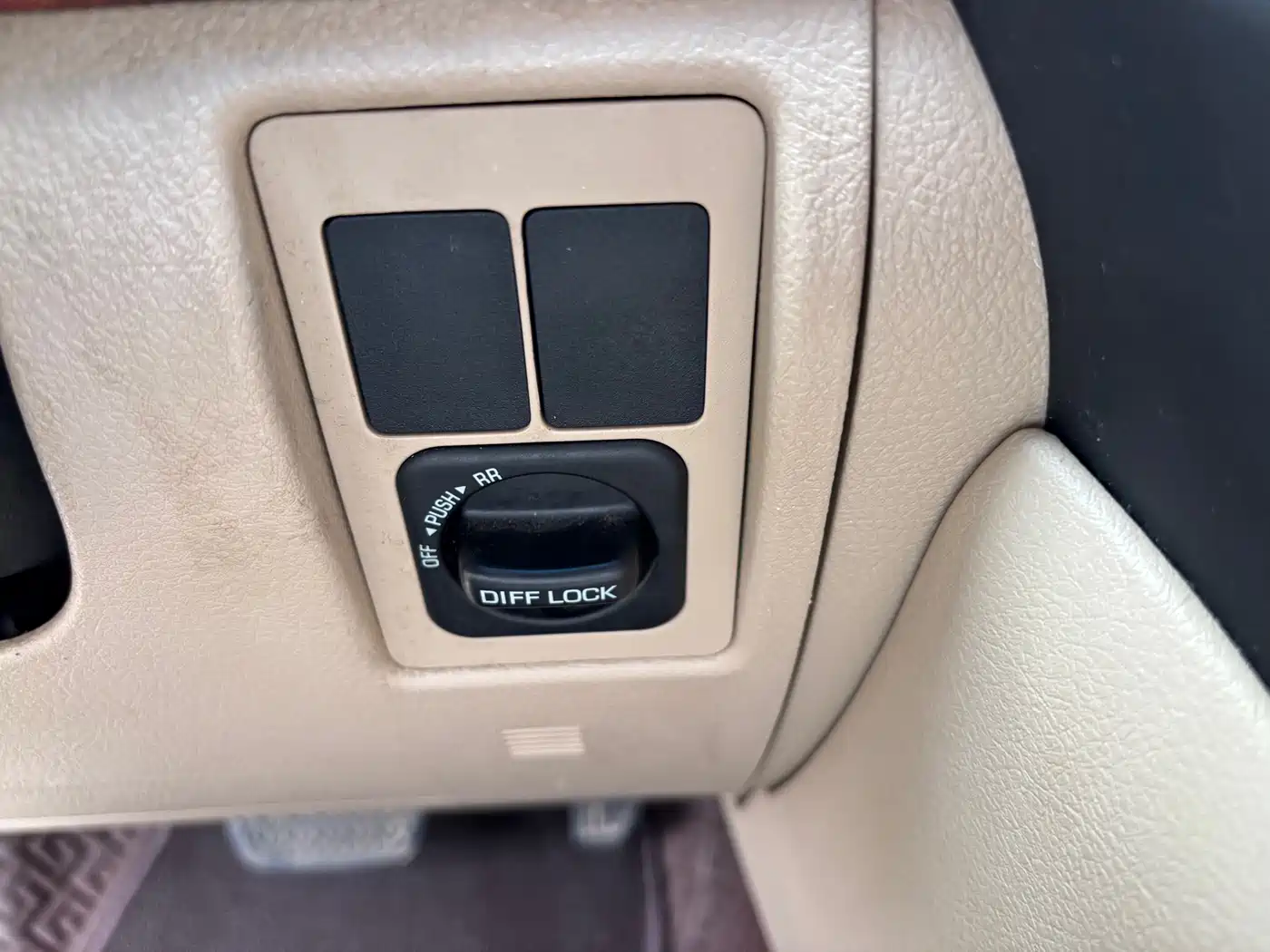 Toyota Land Cruiser (Import) 2015 4.0L V6 Middle East Limited Edition фото 15