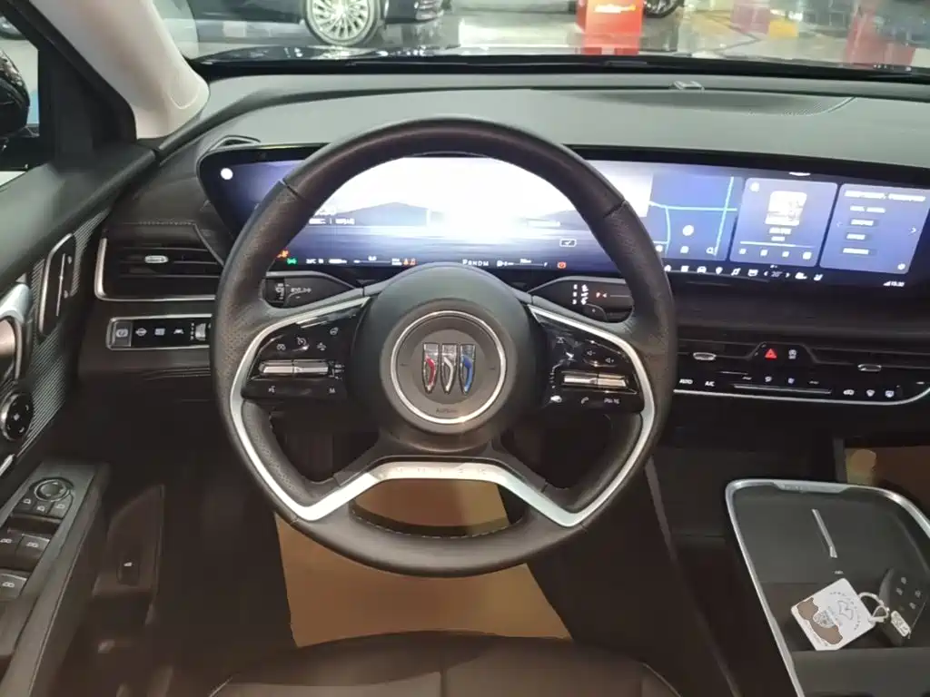 Photo 11 - Buick LaCrosse