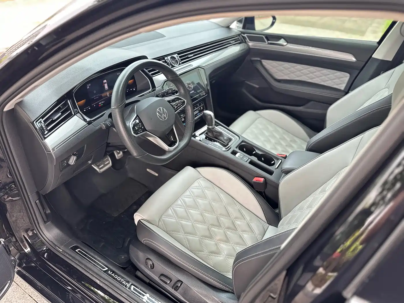Volkswagen Magotan 2023 2 Million Units Anniversary Edition 330TSI DSG Leading Type фото 9