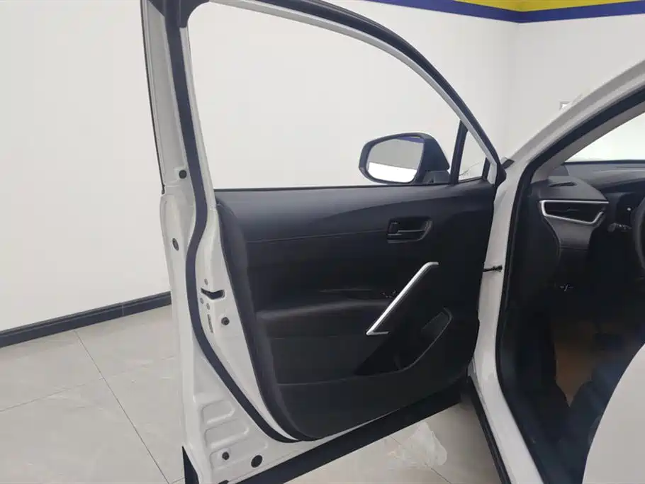 Toyota Corolla Cross 2024 Model 2.0L Pioneer Edition фото 7