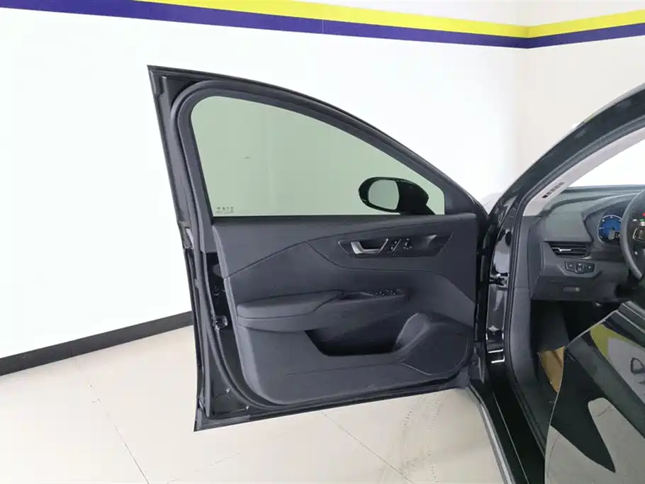 Hongqi E-QM5 2021 Ride-hailing Charging Basic Edition 5-seater фото 7