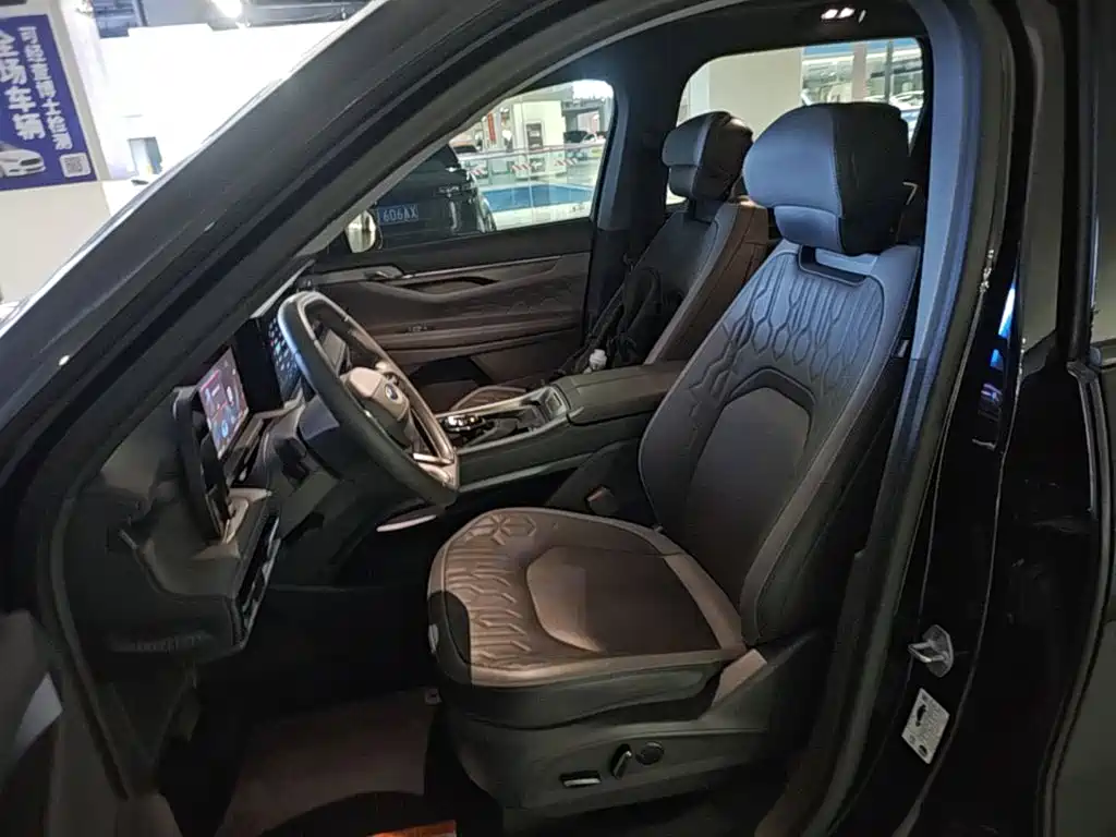 Фото 15 - Ford Edge