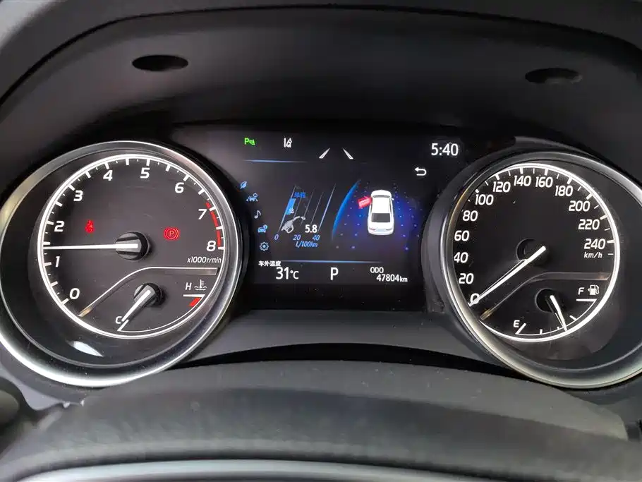 Toyota Camry 2021 2.0G Luxury Edition фото 14