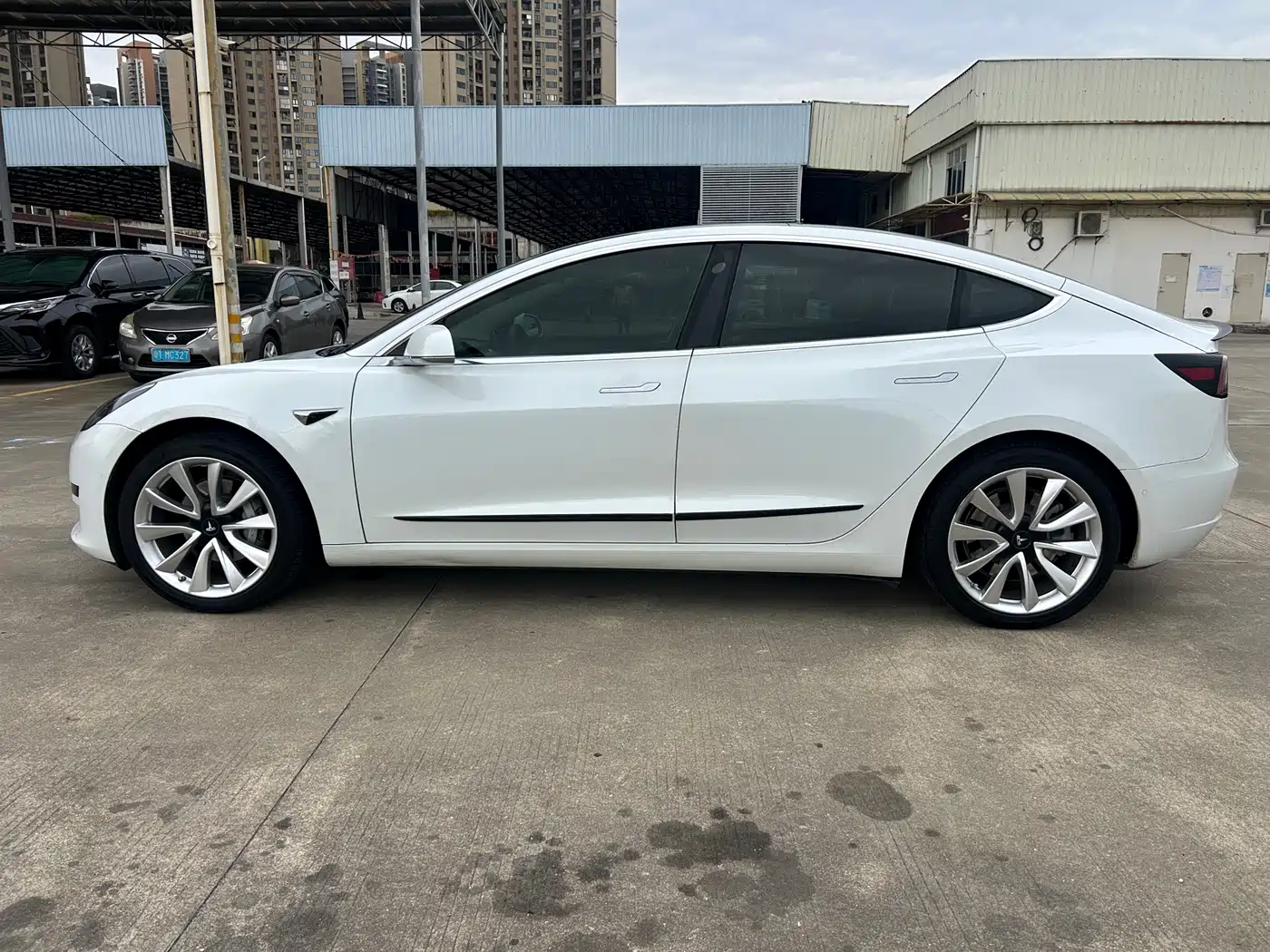 TESLA MODEL 3