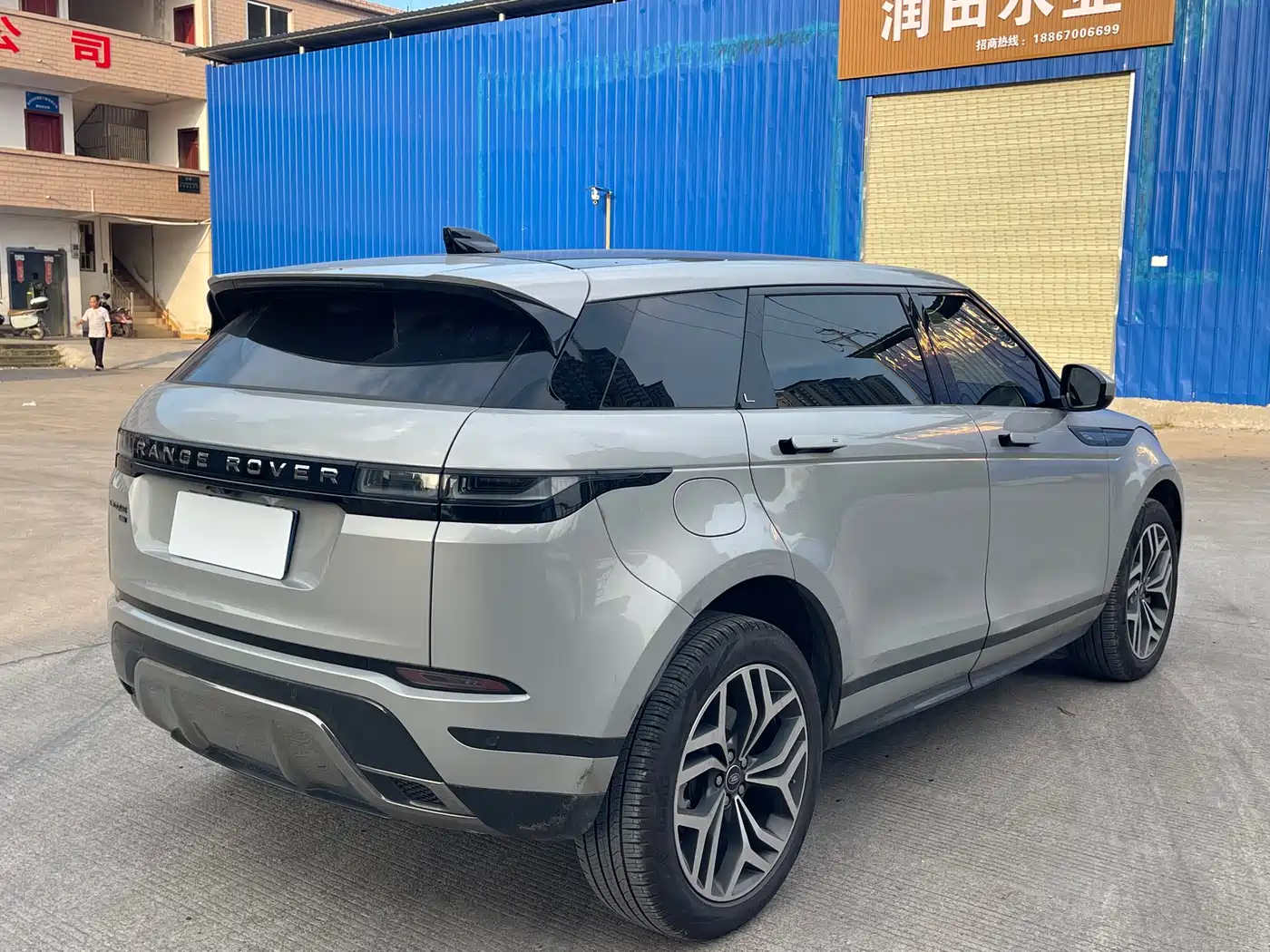 Land Rover Range Rover Evoque 2022 Range Rover Evoque L 249PS R-Dynamic Luxury Edition фото 5