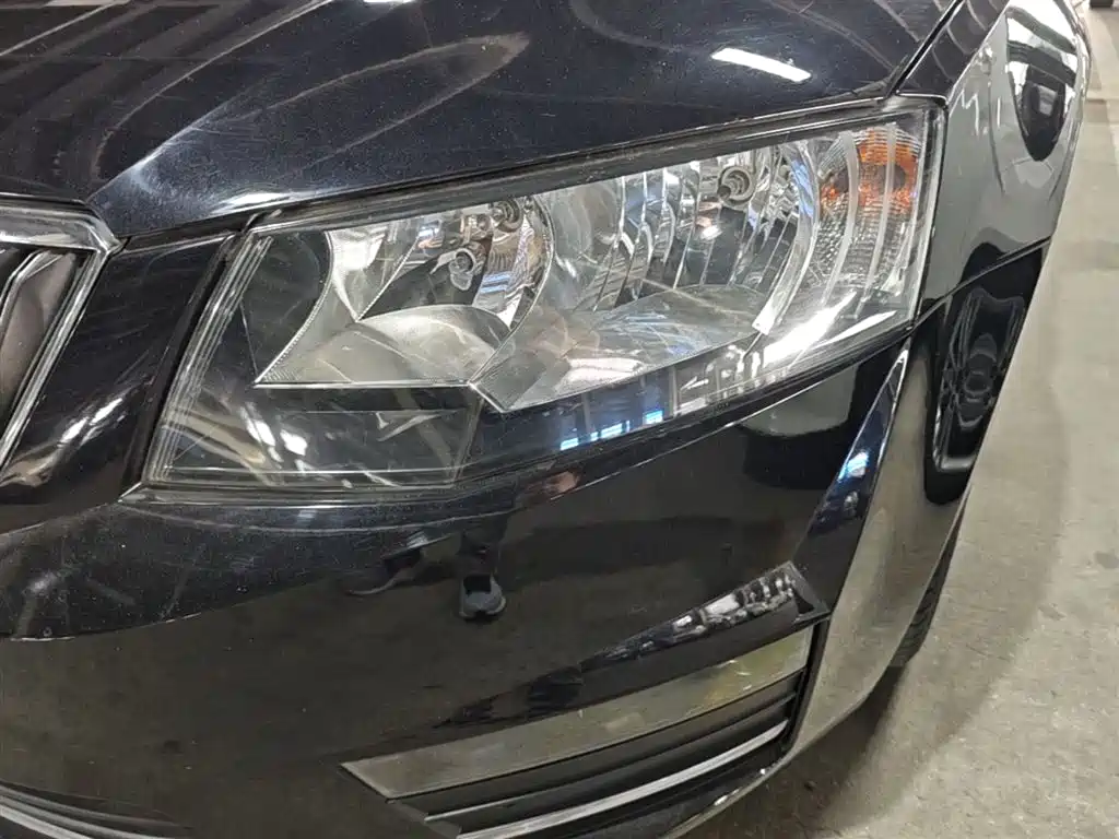 Škoda Octavia 2017 1.6L Automatic Smart Edition фото 24