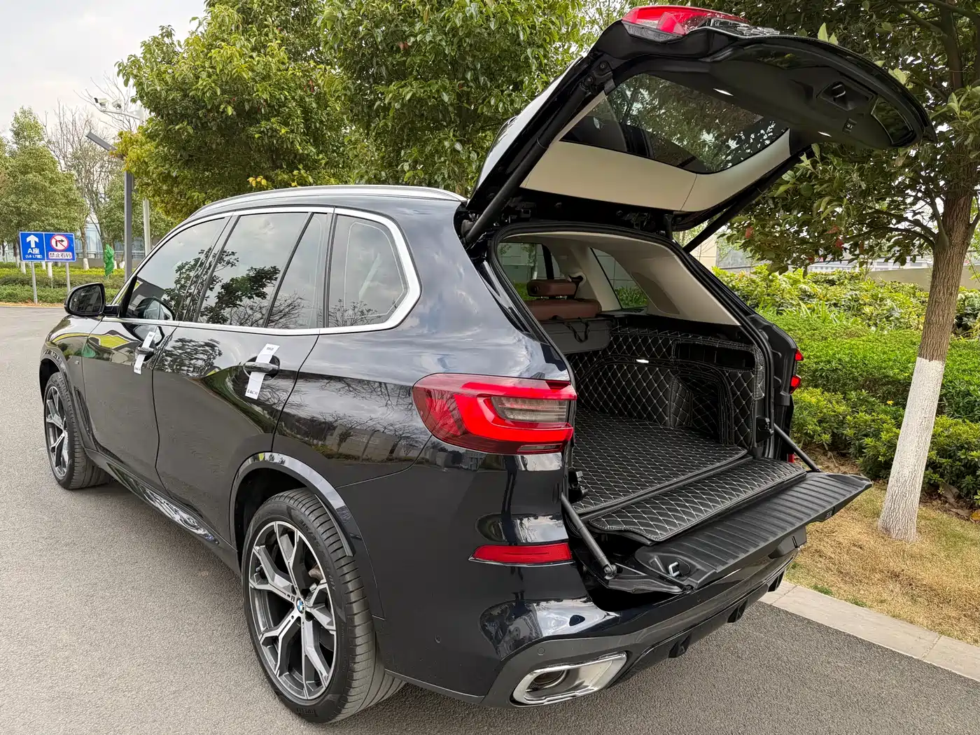 BMW X5 (Import) 2021 xDrive40i Exclusive M Sport Package фото 35