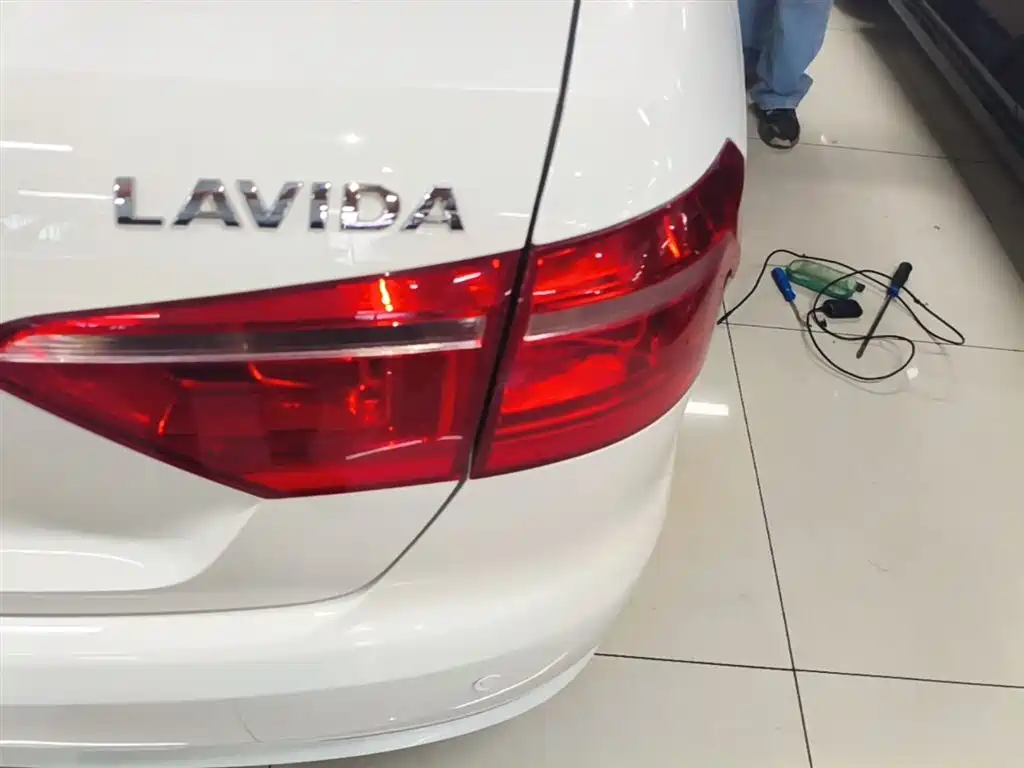 Volkswagen Lavida 2017 1.6L Automatic Comfort Edition фото 8