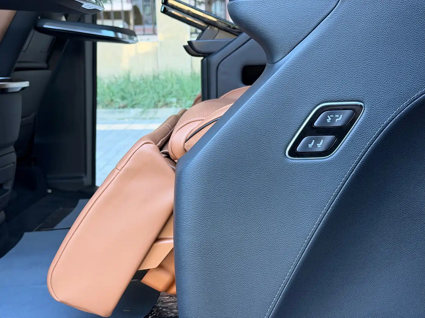 Hongqi HQ9 PHEV 2025 2024 Model 2.0T AWD Luxury Edition