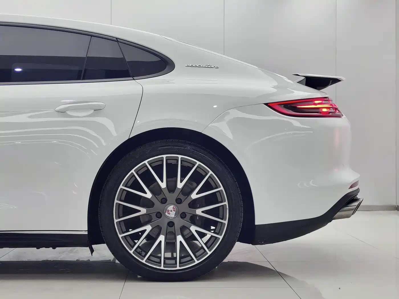 Porsche Panamera 2017 Panamera 4 Executive Long Wheelbase 3.0T фото 8